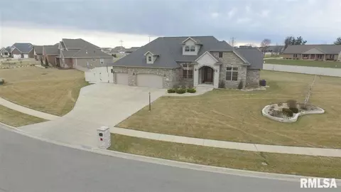4 Bishops Ct, Washington, IL 61571 photo 2