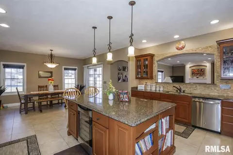 4 Bishops Ct, Washington, IL 61571 photo 9