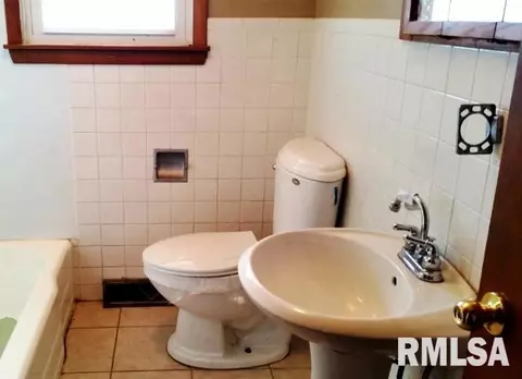 455 N 9th Ave, Canton, IL 61520 photo 8