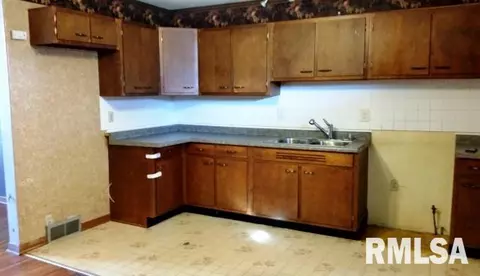 455 N 9th Ave, Canton, IL 61520 photo 4