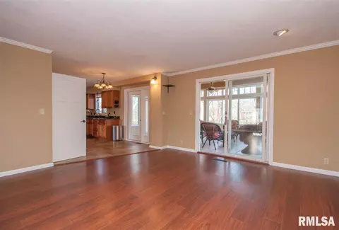 305 W Broken Lance Ct, Dunlap, IL 61525 photo 4