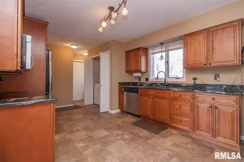 305 W Broken Lance Ct, Dunlap, IL 61525 photo 6