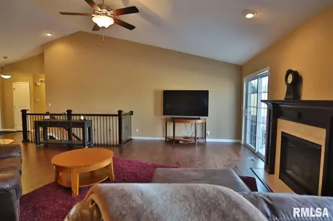 109 W Hillside Ct, Dunlap, IL 61525 photo 9