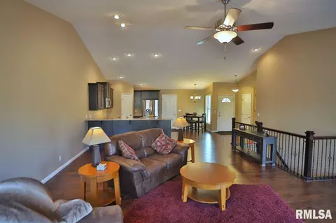 109 W Hillside Ct, Dunlap, IL 61525 photo 10