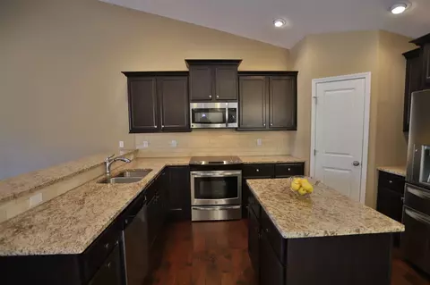 109 W Hillside Ct, Dunlap, IL 61525 photo 4
