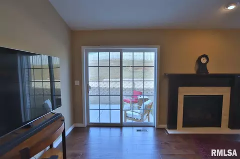 109 W Hillside Ct, Dunlap, IL 61525 photo 11