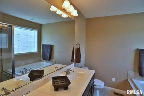 109 W Hillside Ct, Dunlap, IL 61525 photo 17