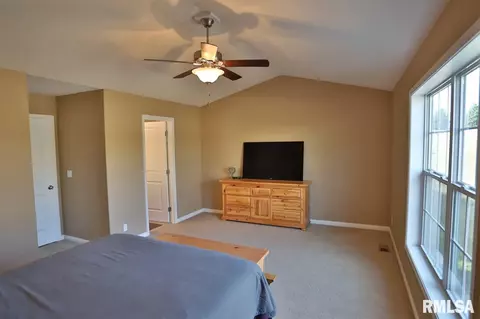 109 W Hillside Ct, Dunlap, IL 61525 photo 16