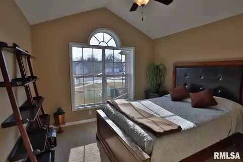 109 W Hillside Ct, Dunlap, IL 61525 photo 21