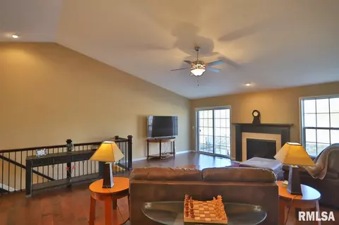 109 W Hillside Ct, Dunlap, IL 61525 photo 8