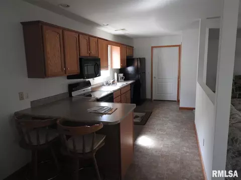 334 Pinecrest Dr, Macomb, IL 61455 photo 5