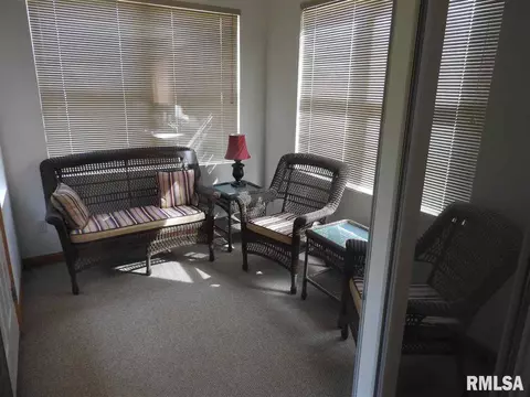 334 Pinecrest Dr, Macomb, IL 61455 photo 8