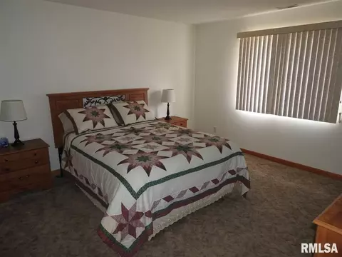 334 Pinecrest Dr, Macomb, IL 61455 photo 6