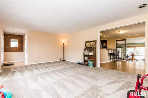 218 Edgewood Rd, Eureka, IL 61530 photo 5