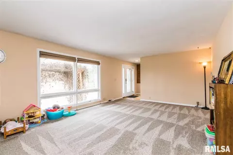 218 Edgewood Rd, Eureka, IL 61530 photo 4