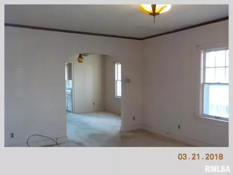 529 N 3rd Ave, Canton, IL 61520 photo 5