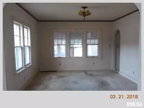 529 N 3rd Ave, Canton, IL 61520 photo 4