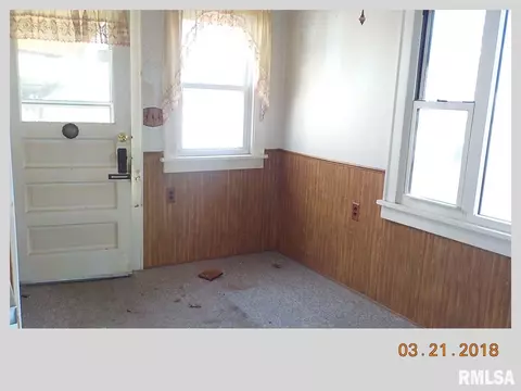 529 N 3rd Ave, Canton, IL 61520 photo 10