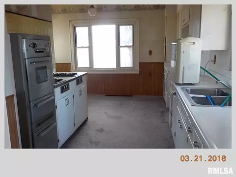529 N 3rd Ave, Canton, IL 61520 photo 8