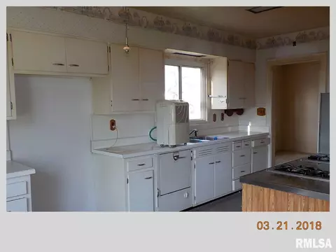 529 N 3rd Ave, Canton, IL 61520 photo 7