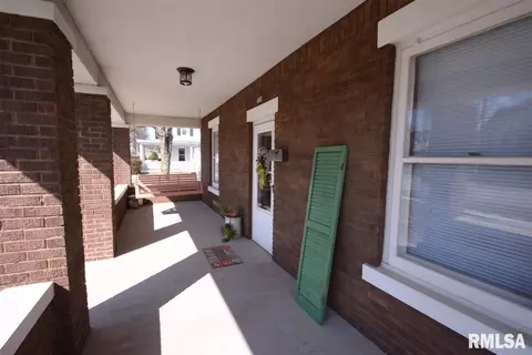 403 N Main St, Eureka, IL 61530 photo 3