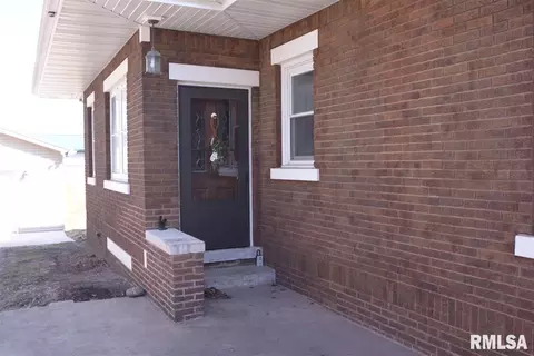 403 N Main St, Eureka, IL 61530 photo 2