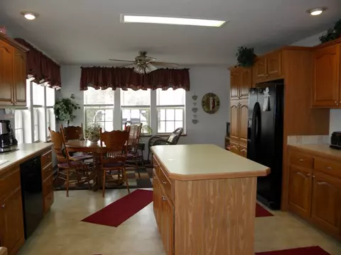 8138 Desutter Rd, Manito, IL 61546 photo 9