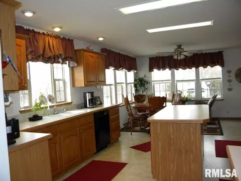8138 Desutter Rd, Manito, IL 61546 photo 8