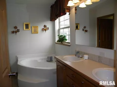 8138 Desutter Rd, Manito, IL 61546 photo 20
