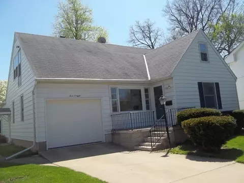 308 E James St, Eureka, IL 61530 photo 1