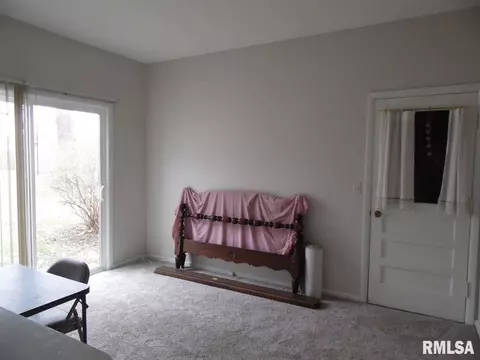 922 Memorial Dr, Macomb, IL 61455 photo 11