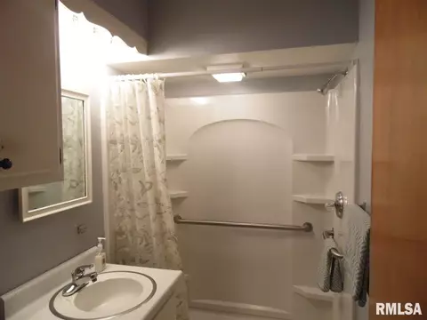 922 Memorial Dr, Macomb, IL 61455 photo 19