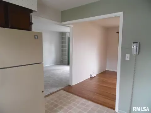 922 Memorial Dr, Macomb, IL 61455 photo 7