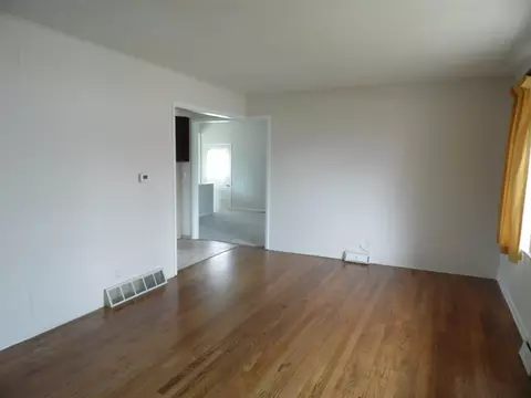 922 Memorial Dr, Macomb, IL 61455 photo 3
