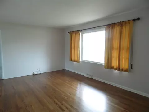 922 Memorial Dr, Macomb, IL 61455 photo 4