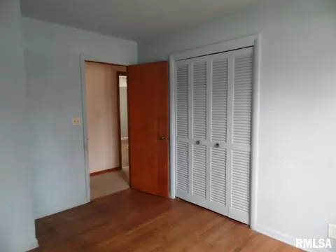 922 Memorial Dr, Macomb, IL 61455 photo 18