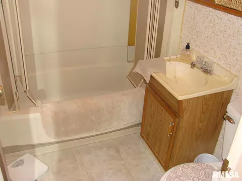 201 Barsi Blvd, Macomb, IL 61455 photo 8