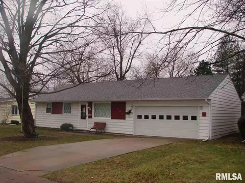 201 Barsi Blvd, Macomb, IL 61455 photo 1