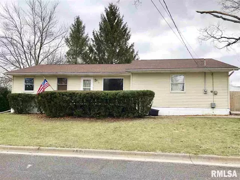 210 W Tower, Eureka, IL 61530 photo 1
