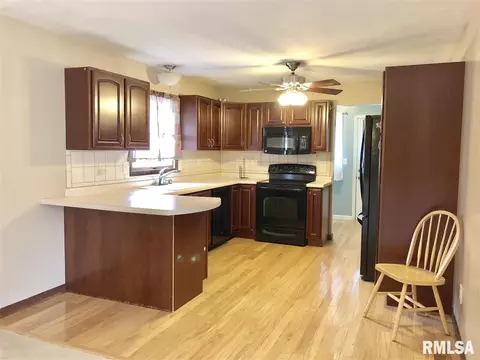 210 W Tower, Eureka, IL 61530 photo 8