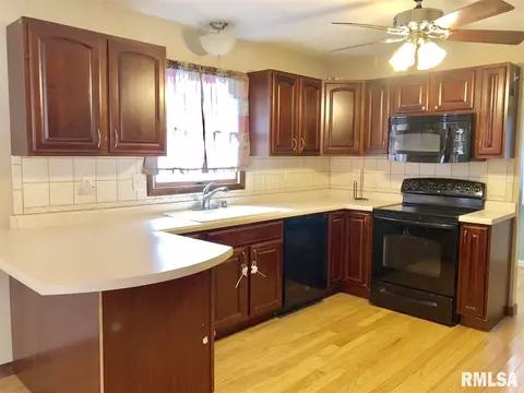 210 W Tower, Eureka, IL 61530 photo 9