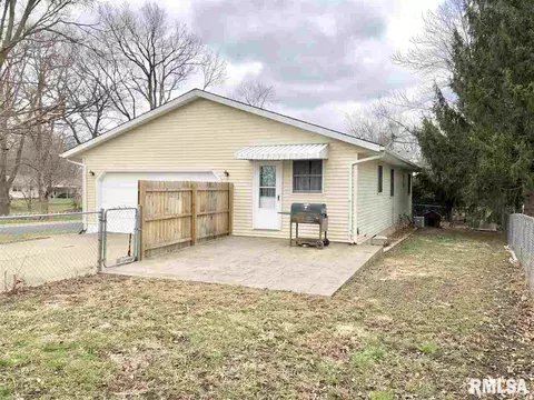 210 W Tower, Eureka, IL 61530 photo 3