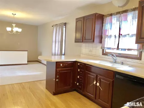 210 W Tower, Eureka, IL 61530 photo 10