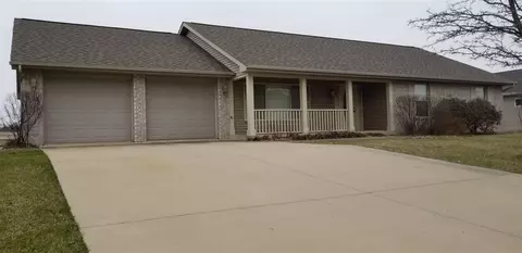1937 Riverview Dr, Macomb, IL 61455 photo 1