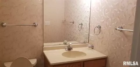 1937 Riverview Dr, Macomb, IL 61455 photo 13