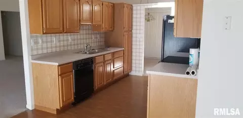 1937 Riverview Dr, Macomb, IL 61455 photo 6