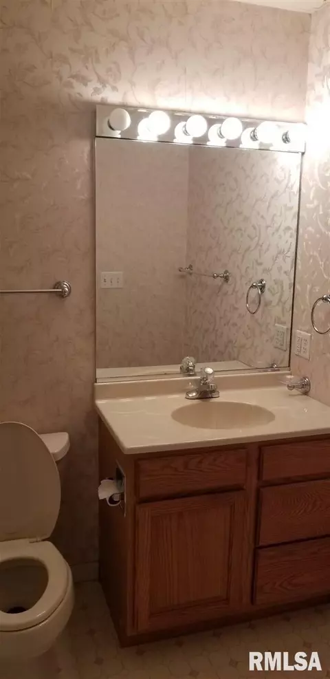 1937 Riverview Dr, Macomb, IL 61455 photo 14