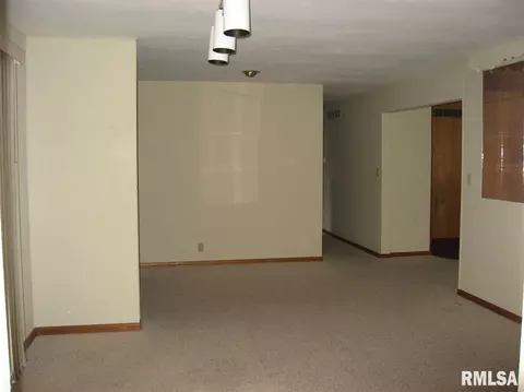 711 E Franklin St, Macomb, IL 61455 photo 7