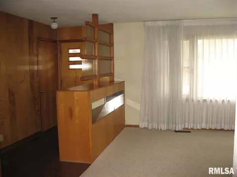 711 E Franklin St, Macomb, IL 61455 photo 2