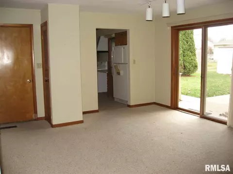 711 E Franklin St, Macomb, IL 61455 photo 8